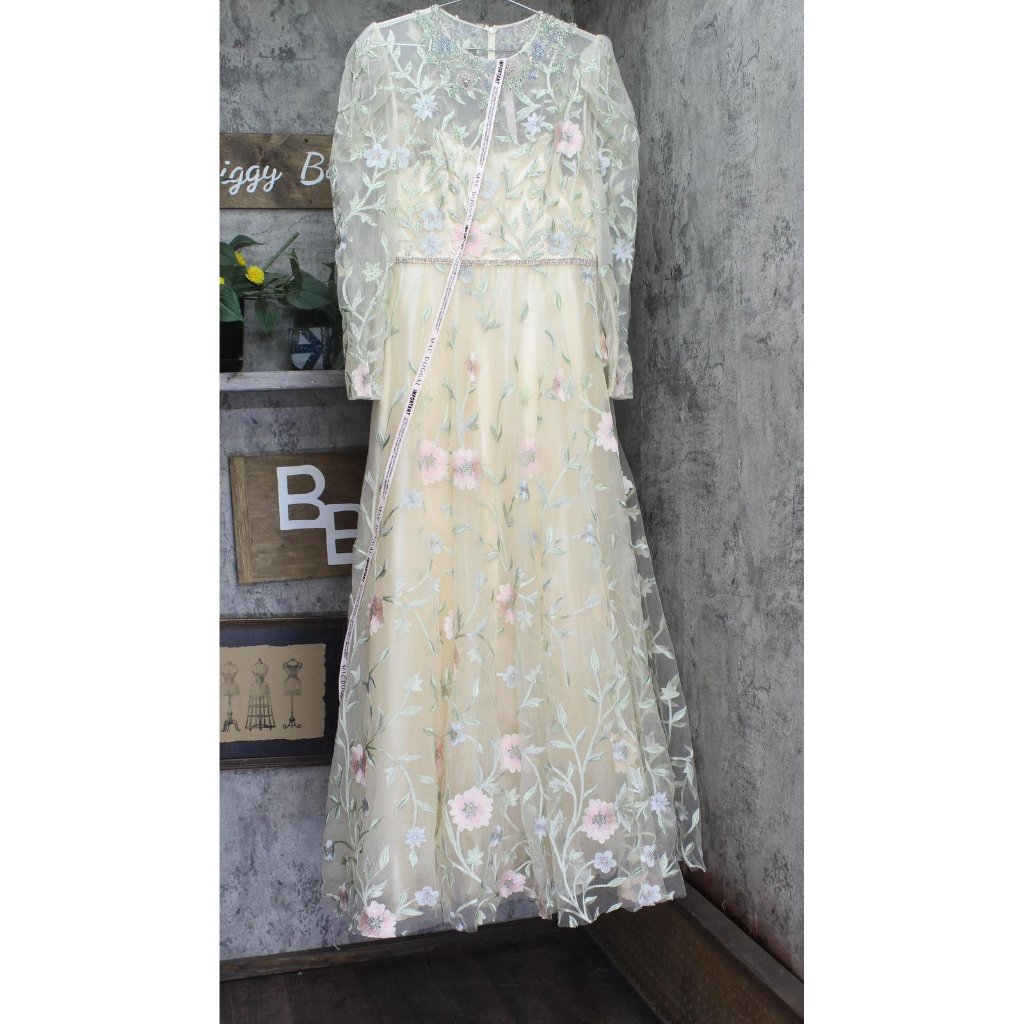 Mac Duggal Embellished Embroidered Flowy Dress Gown Cream Off White / Multi 10